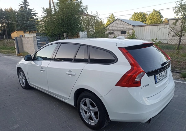 Volvo V60 cena 41900 przebieg: 255000, rok produkcji 2015 z Zdzieszowice małe 56